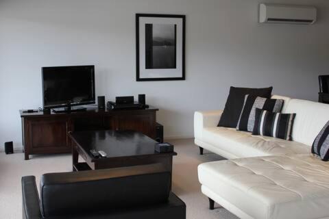 Pohutukawa Apartment Picton Exterior foto